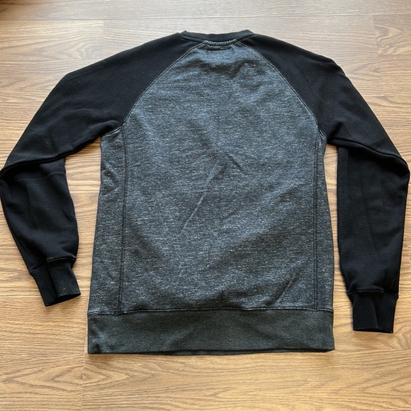 Billabong Crewneck with Pockets - Picture 6 of 7